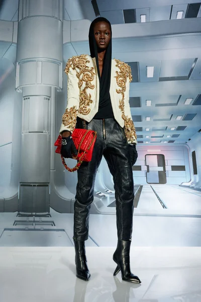 Look 10
